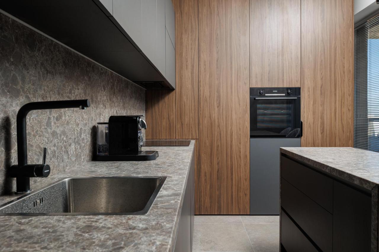 Mandala Designer Apartments With Free Private Parking, Near Mall Coresi บราชอฟ ภายนอก รูปภาพ