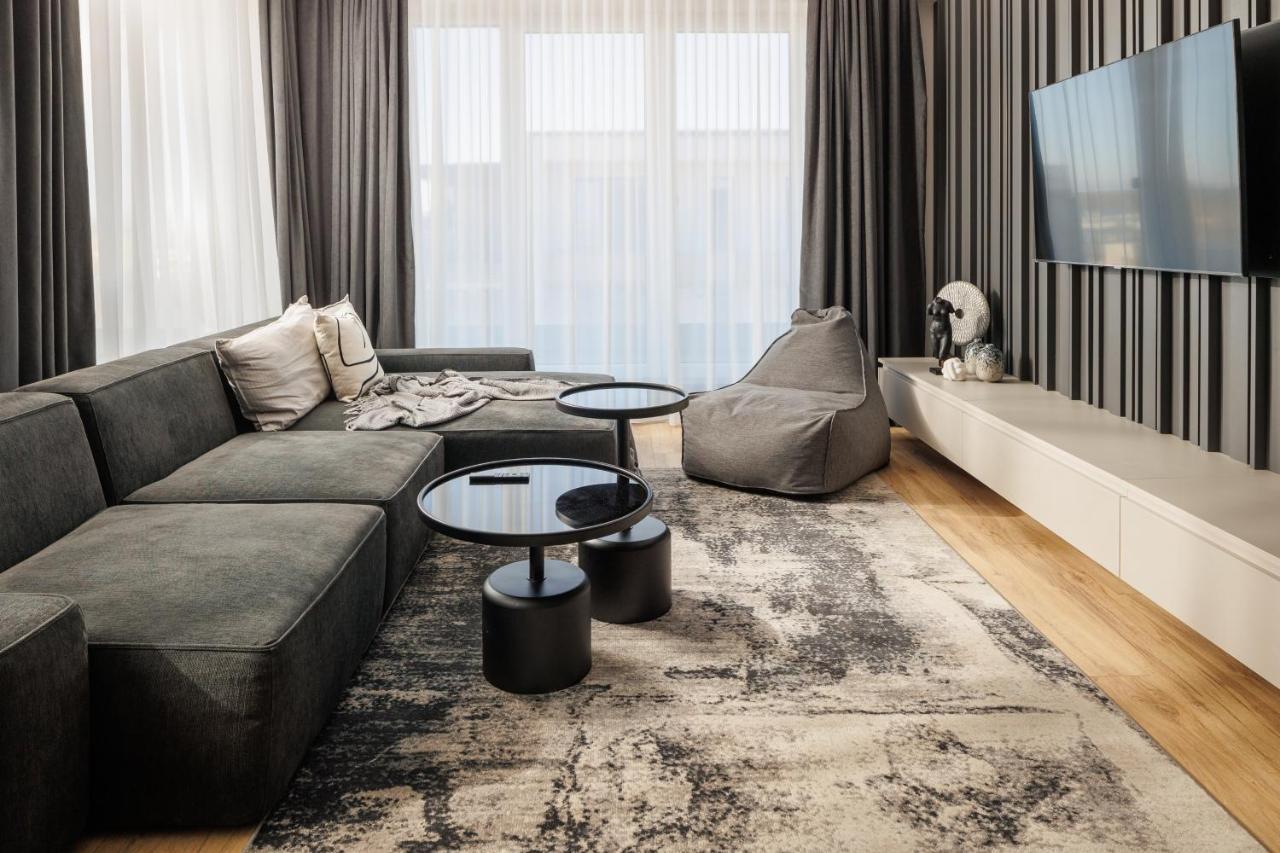 Mandala Designer Apartments With Free Private Parking, Near Mall Coresi บราชอฟ ภายนอก รูปภาพ